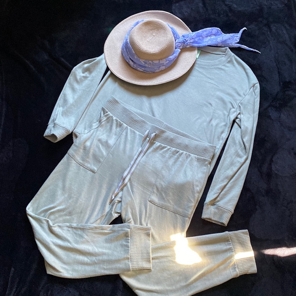 🌺 2 for $30 Sage Green Lounge Set with Pockets! Sz L